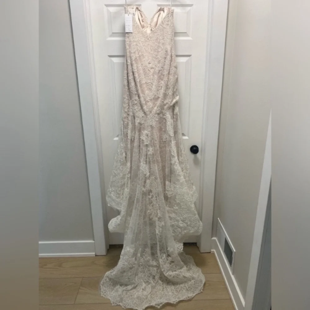 Wtoo Lace Wedding Dress - Picture 5 of 14